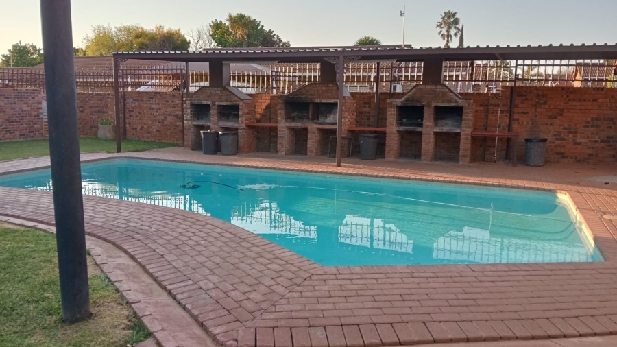 To Let 3 Bedroom Property for Rent in Langenhovenpark Free State